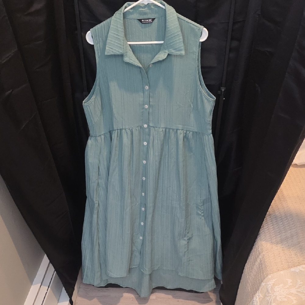 BloomChic Sleeveless Teal Midi Dress